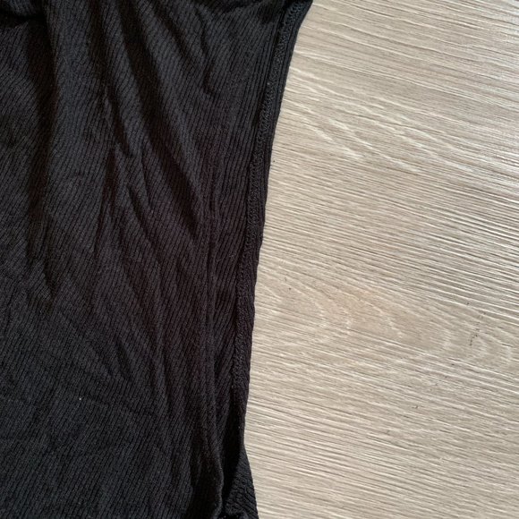 black shirt without sleeves - Picture 4 of 4